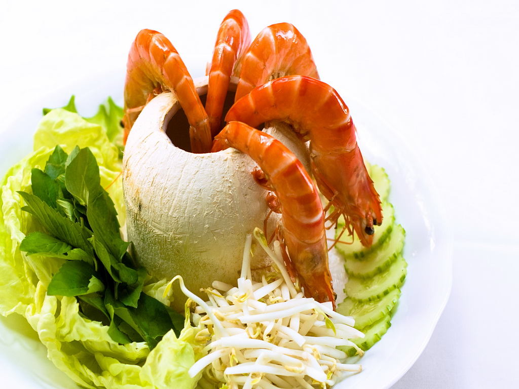 Tôm sú hấp dừa